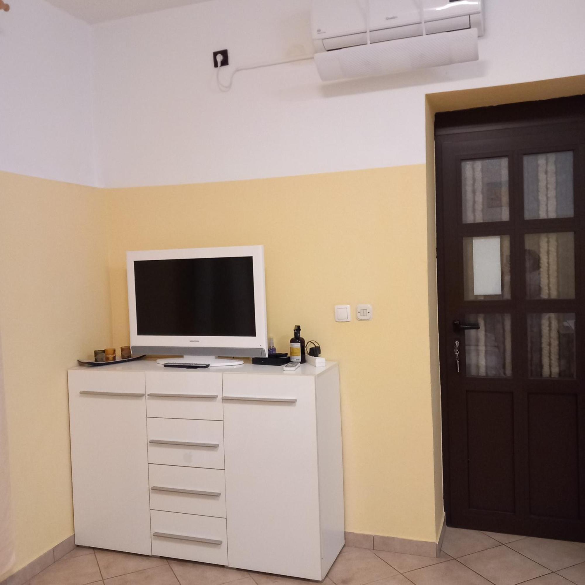 Apartmani Bozic-Omišalj Exterior foto